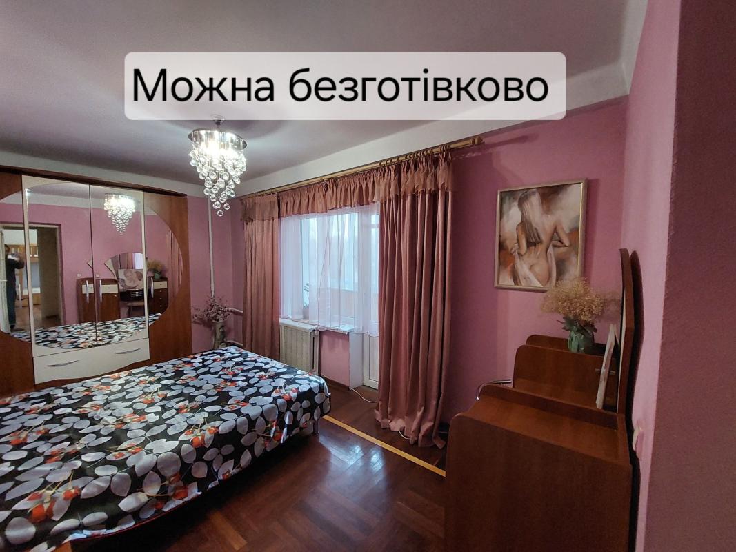 Sale 3 bedroom-(s) apartment 60 sq. m., Kyrylivska Street (Frunze Street) 122/1