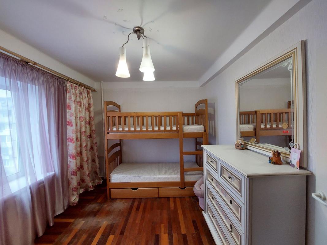 Sale 3 bedroom-(s) apartment 60 sq. m., Kyrylivska Street (Frunze Street) 122/1