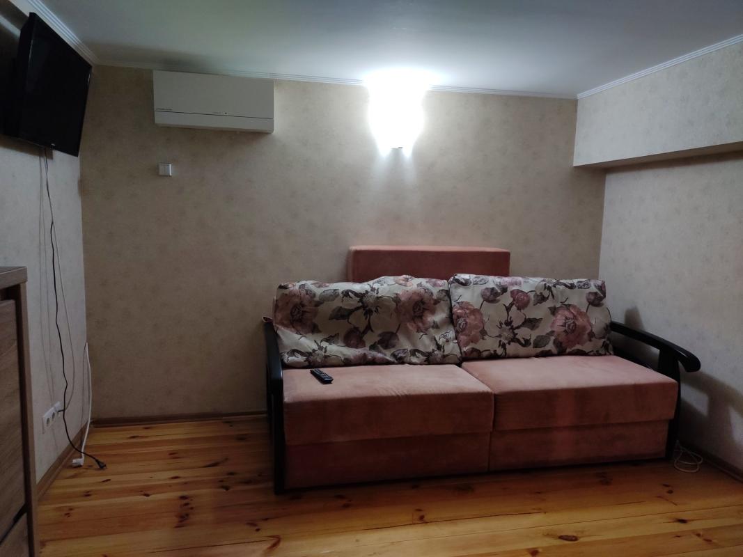 Long term rent 3 bedroom-(s) apartment Darvina Street 20