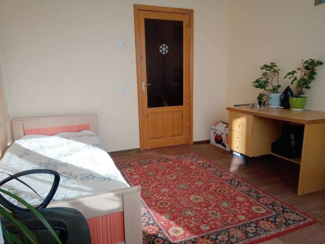 Long term rent 3 bedroom-(s) apartment Liudviga Svobody Avenue 58
