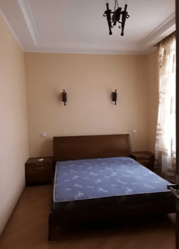 Long term rent 3 bedroom-(s) apartment Pavlivskyi Square 5