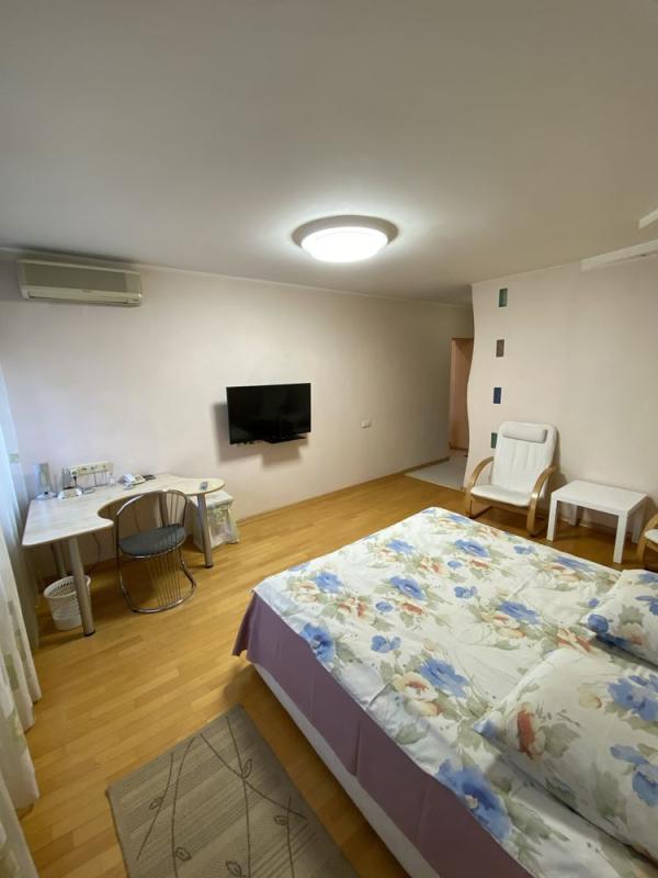 Long term rent 1 bedroom-(s) apartment Antonovycha Street (Horkoho Street) 94/96