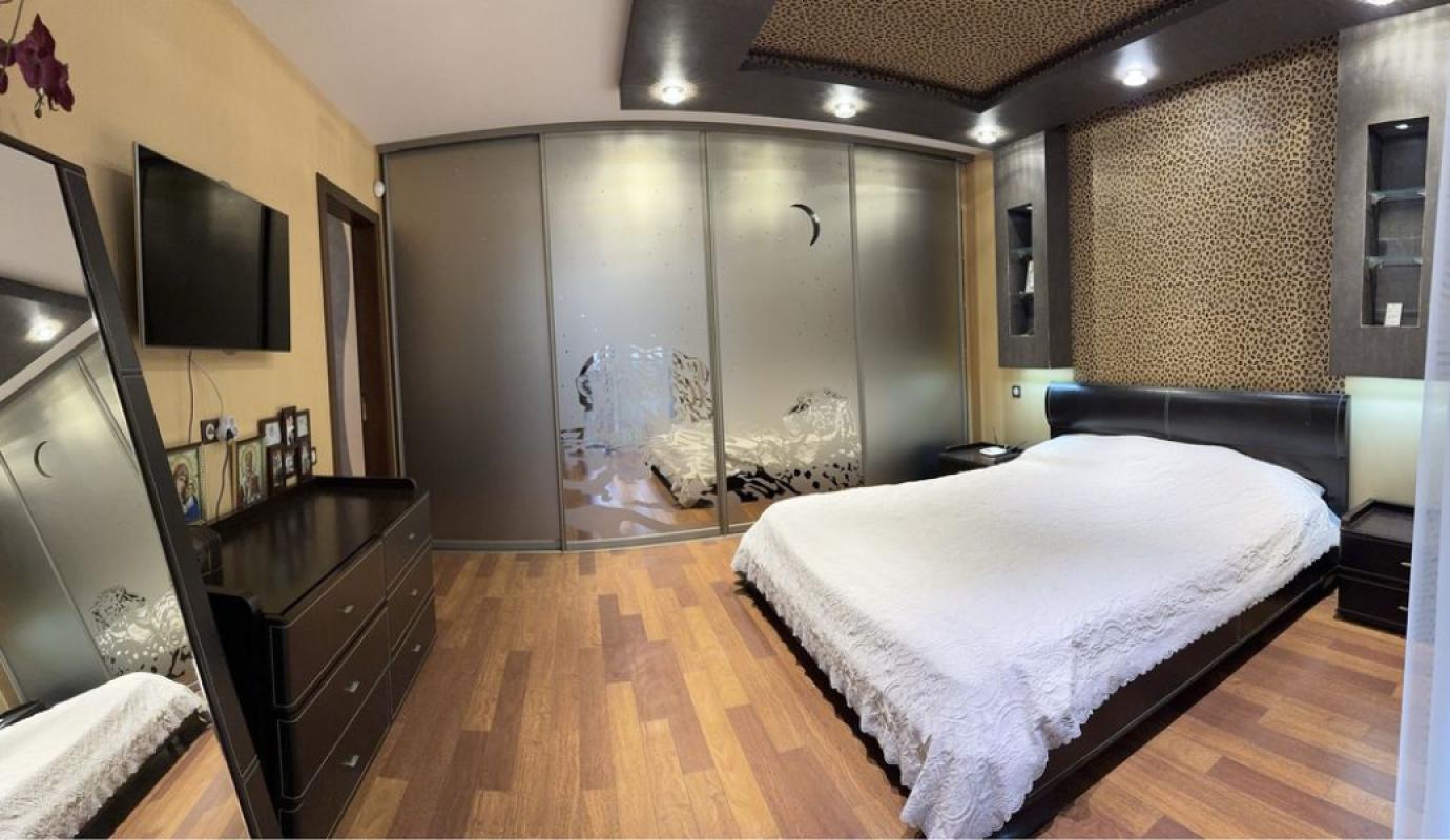 Sale 3 bedroom-(s) apartment 113 sq. m., Hvardiytsiv-Shyronintsiv Street 27
