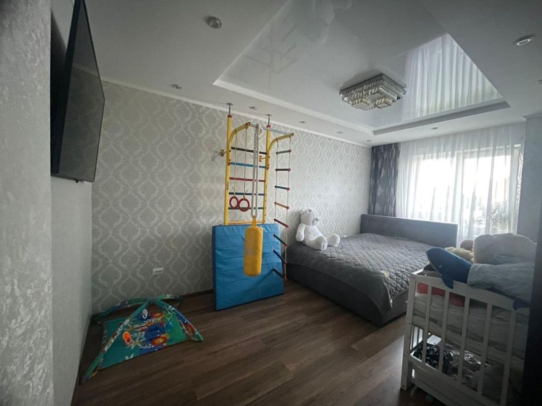 Продаж 1 кімнатної квартири 49 кв. м, Качанівська вул. 15