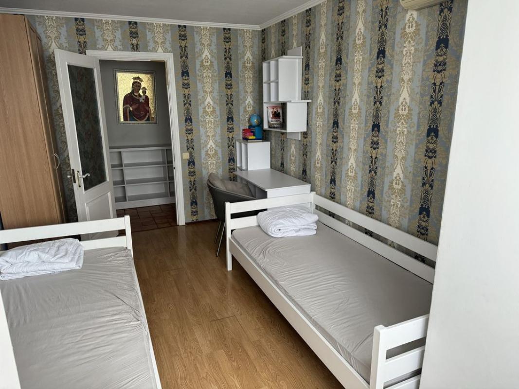 Long term rent 3 bedroom-(s) apartment Bohdana Havrylyshyna Street (Vandy Vasylevskoi Street) 8