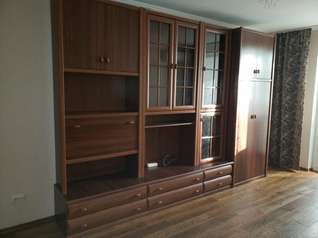 Long term rent 1 bedroom-(s) apartment Amosova Street 13