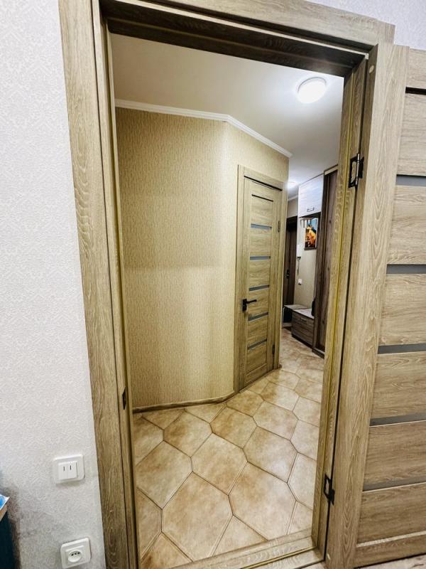 Sale 1 bedroom-(s) apartment 32 sq. m., Kyrylivska Street (Frunze Street)