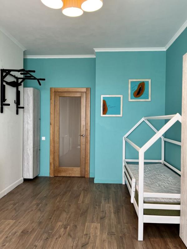 Long term rent 3 bedroom-(s) apartment Yevhena Konovaltsia Street (Schorsa Street) 44а