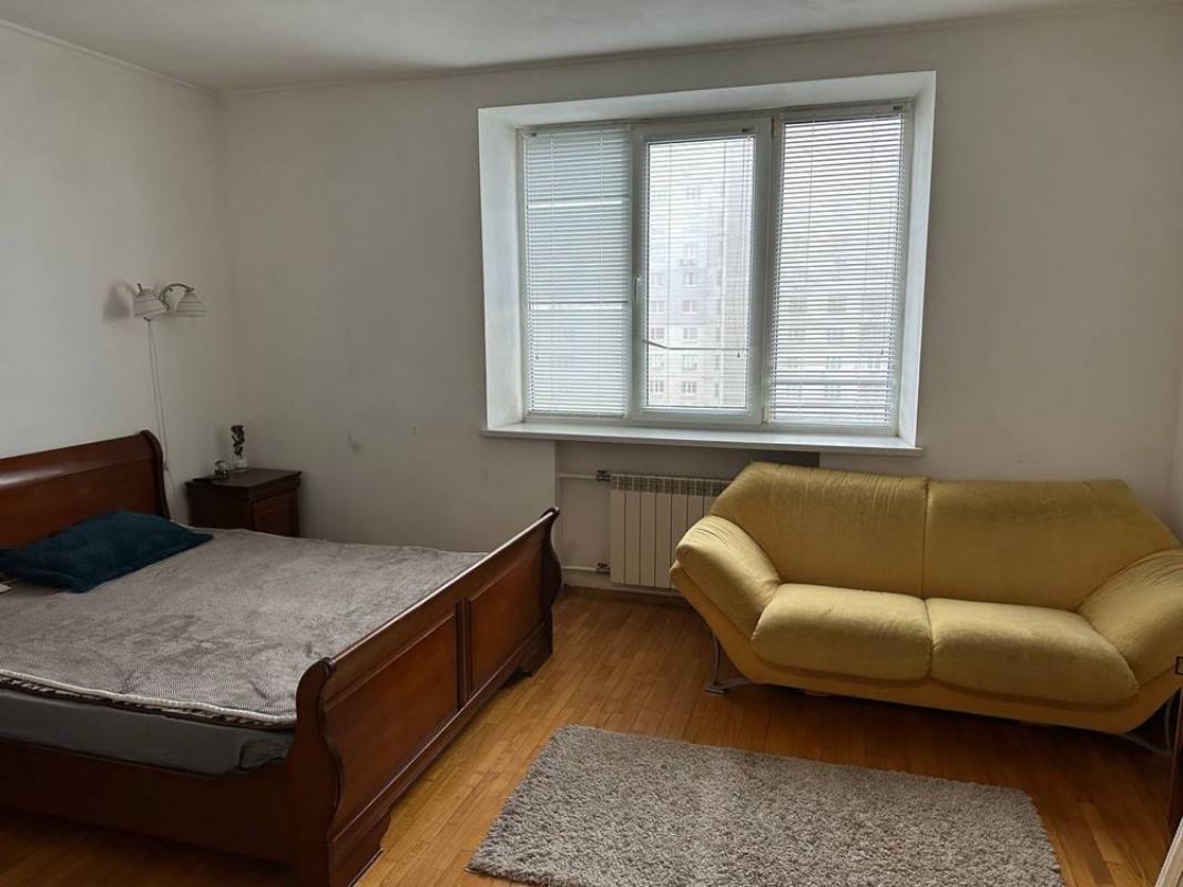 Long term rent 2 bedroom-(s) apartment Kosmichna Street 21