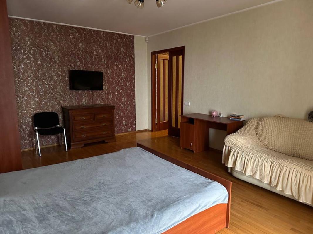Long term rent 2 bedroom-(s) apartment Kosmichna Street 21