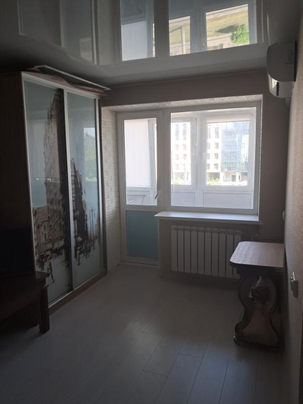 Long term rent 1 bedroom-(s) apartment Kharkivska Embarkment 3