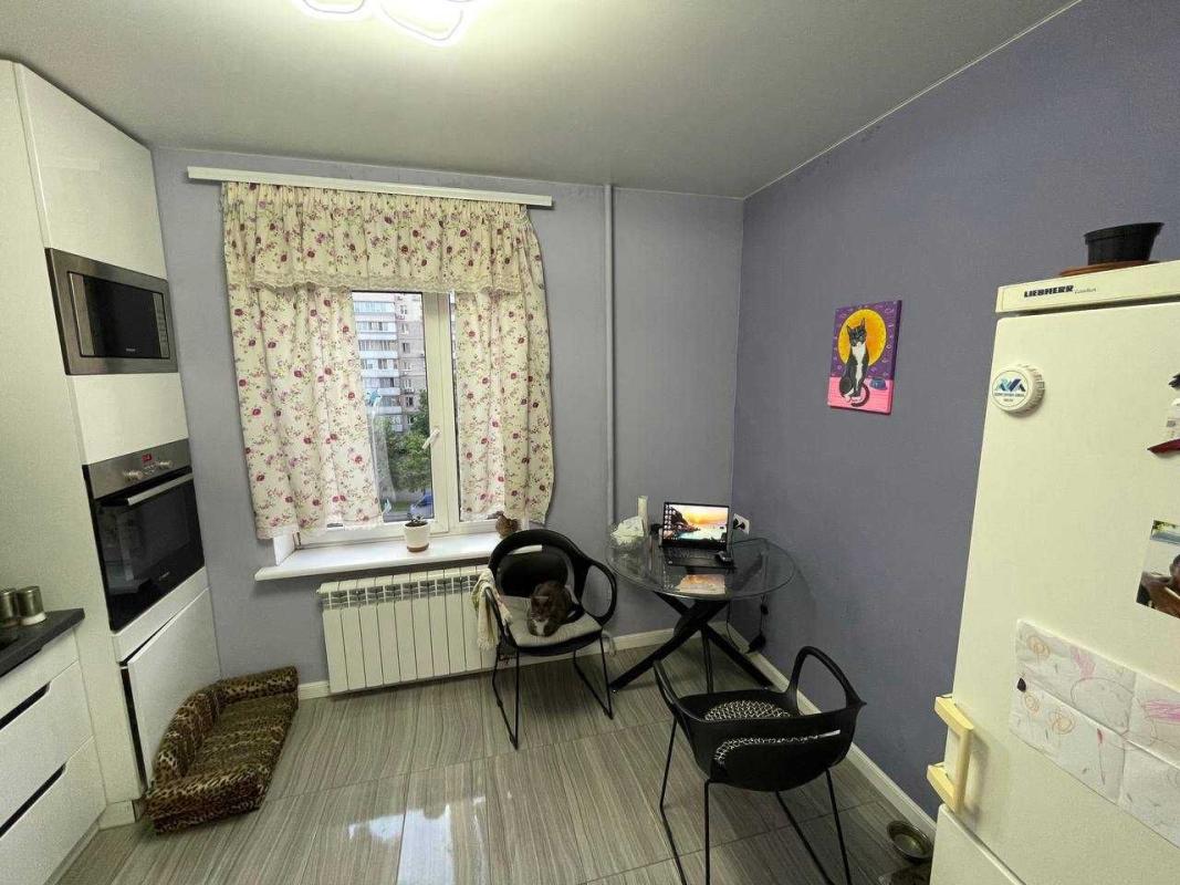Long term rent 2 bedroom-(s) apartment Arkhitektora Verbytskoho Street 32