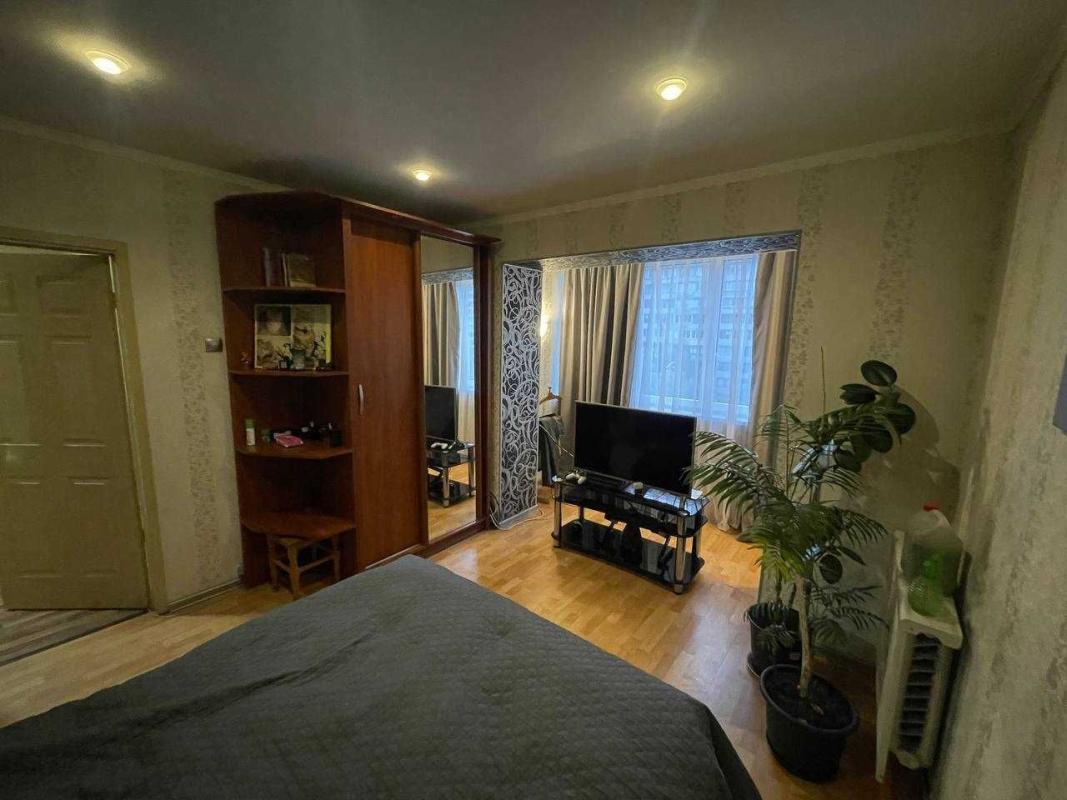 Long term rent 2 bedroom-(s) apartment Arkhitektora Verbytskoho Street 32