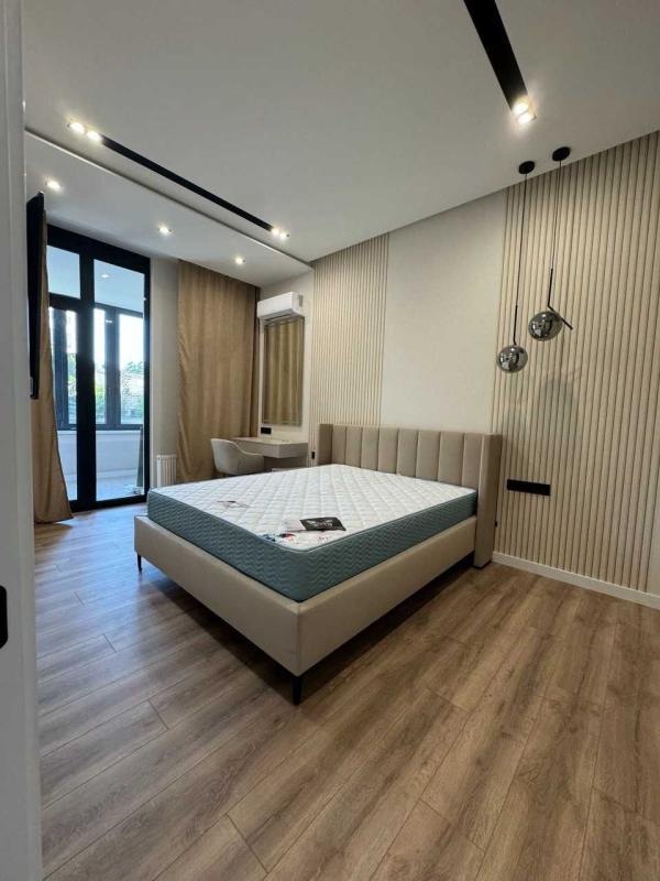 Long term rent 3 bedroom-(s) apartment Gareth Jones Street (Simi Khokhlovykh Street) 12