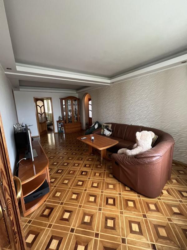 Продаж 4 кімнатної квартири 83 кв. м, Новгородська вул. 20
