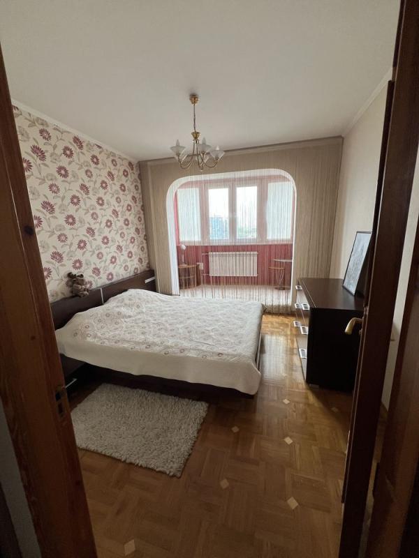 Продаж 4 кімнатної квартири 83 кв. м, Новгородська вул. 20