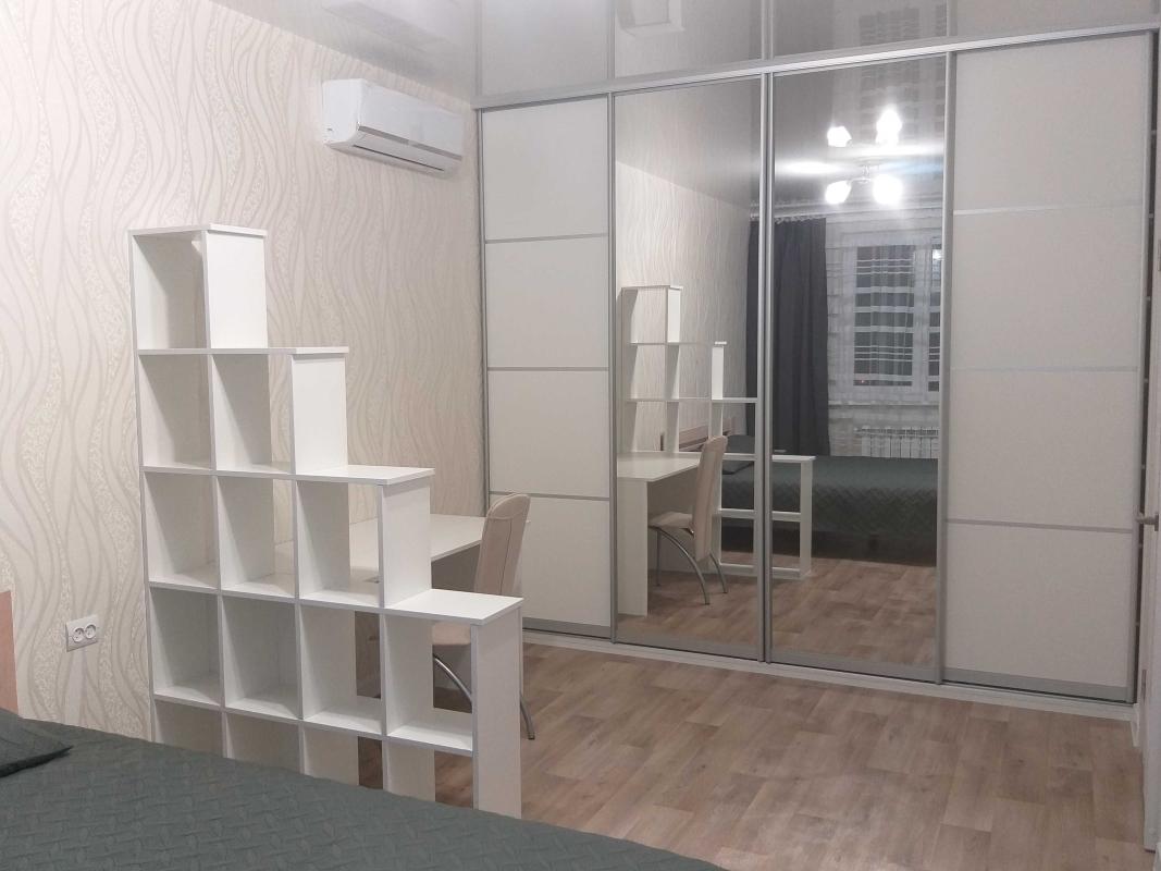 Long term rent 1 bedroom-(s) apartment Kozakevycha Street 25