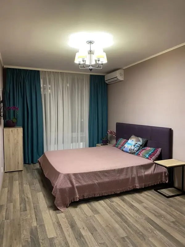 Apartment for rent - Anatoliia Petrytskoho Street 19