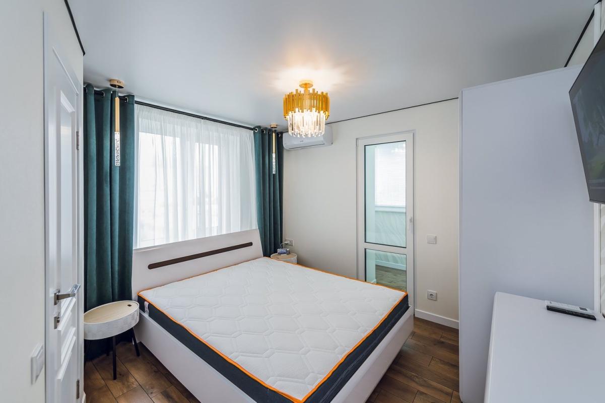 Sale 3 bedroom-(s) apartment 75 sq. m., Dehtiarivska Street 12/7