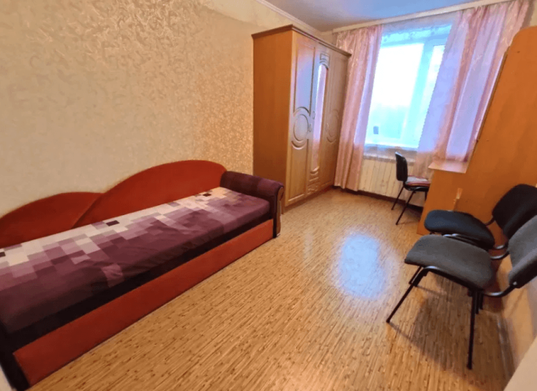 Long term rent 3 bedroom-(s) apartment Hvardiytsiv-Shyronintsiv Street 48