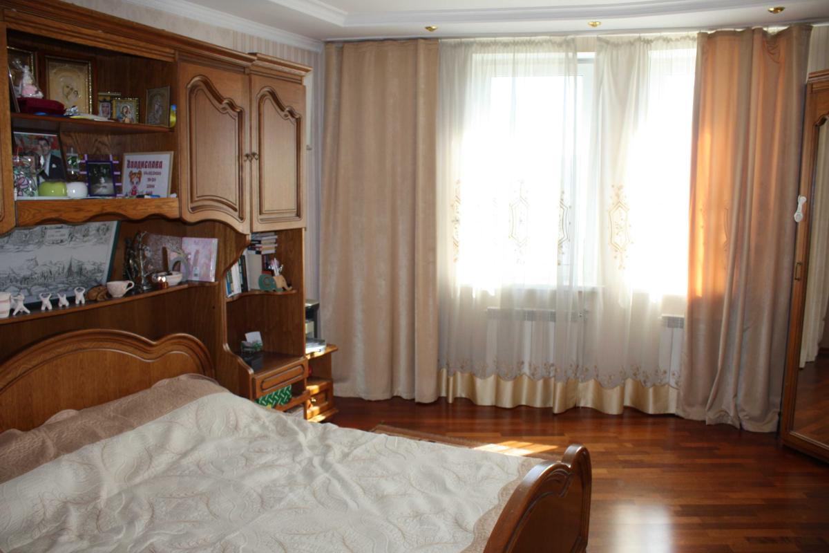 Sale 3 bedroom-(s) apartment 117 sq. m., Saperno-Slobidska Street 10