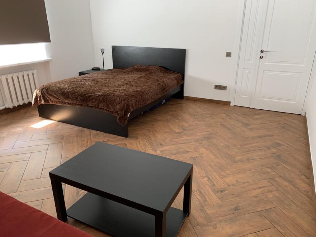 Long term rent 3 bedroom-(s) apartment Voloska Street