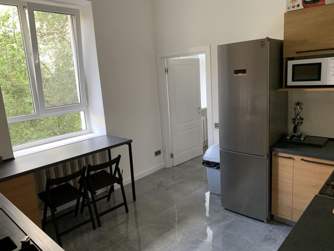 Long term rent 3 bedroom-(s) apartment Voloska Street