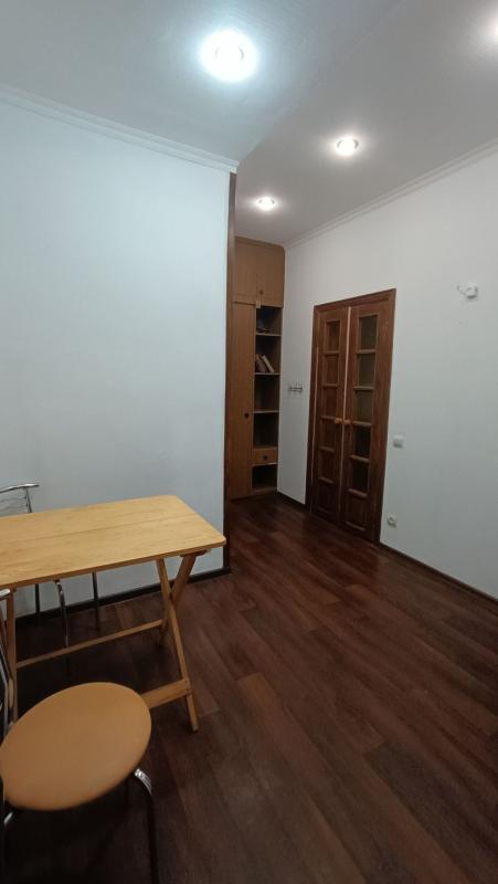 Long term rent 3 bedroom-(s) apartment Mystetstv Street (Chervonopraporna Street) 7/9