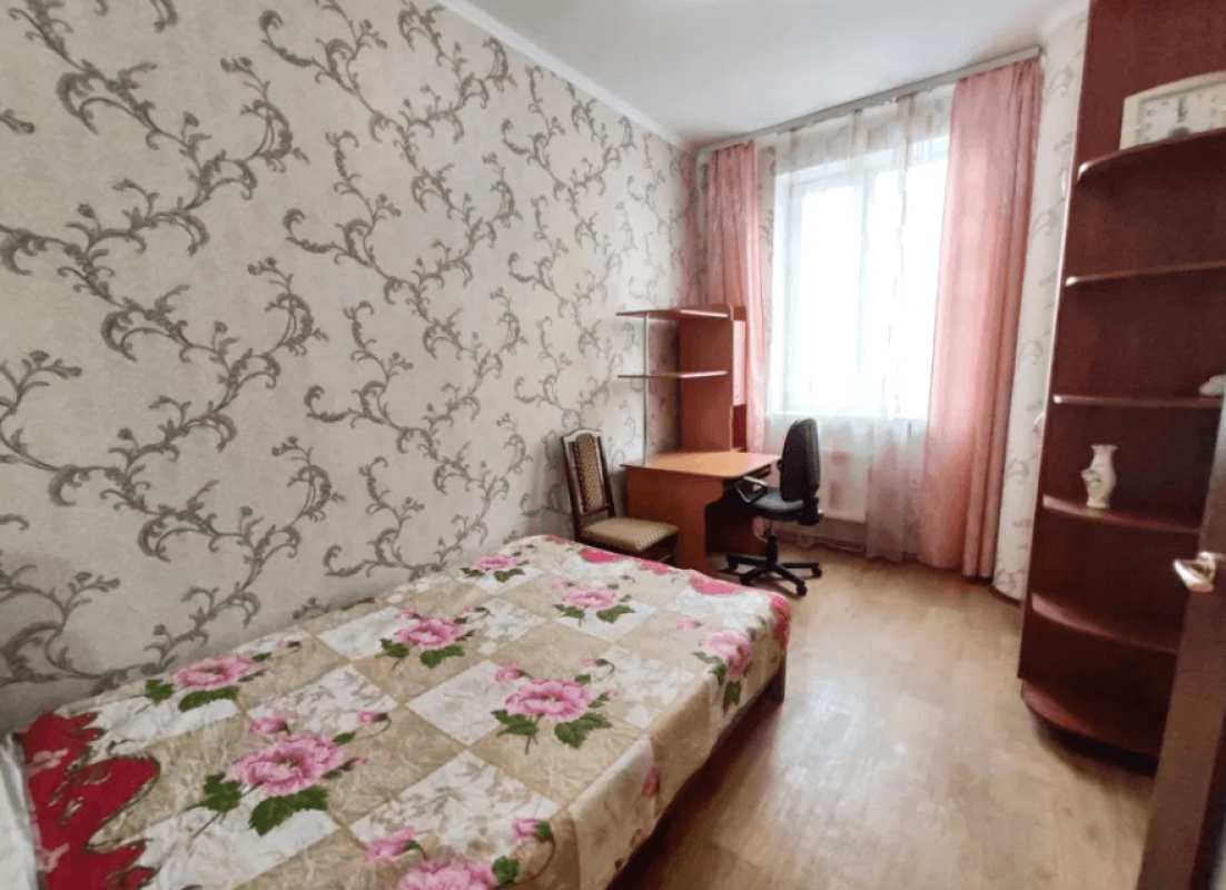 Long term rent 3 bedroom-(s) apartment Hvardiytsiv-Shyronintsiv Street 33