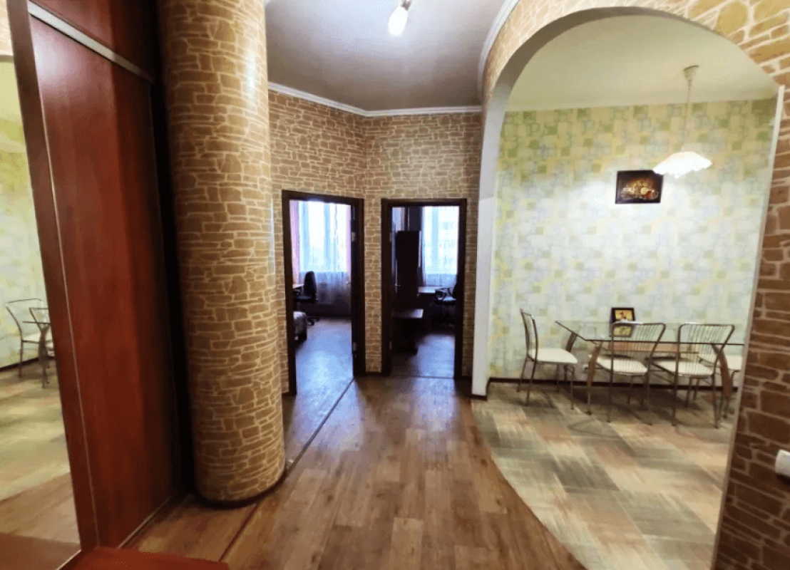 Long term rent 3 bedroom-(s) apartment Hvardiytsiv-Shyronintsiv Street 33