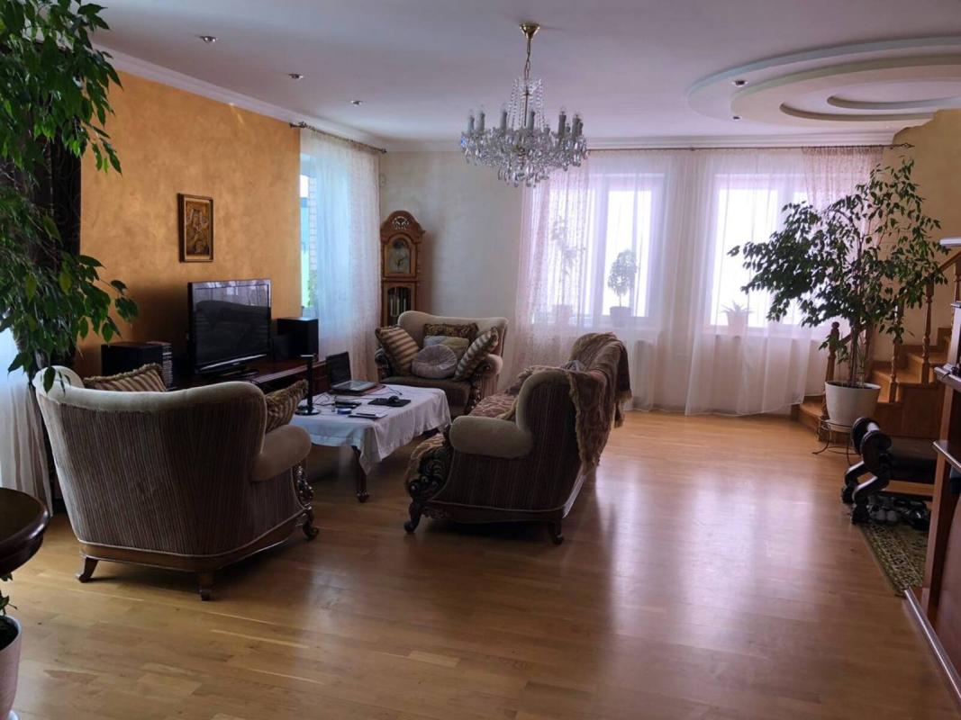 Продаж 4 кімнатної квартири 154 кв. м, Володимира Великого вул. (Мануїльського)