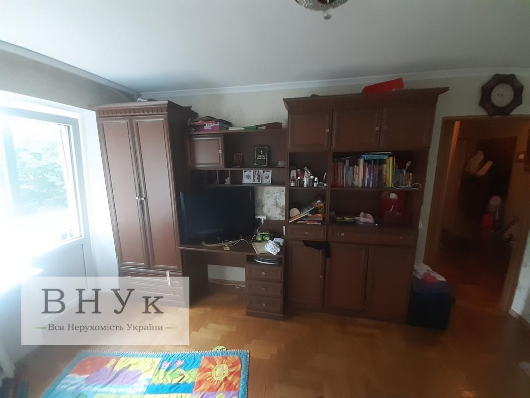 Продаж 2 кімнатної квартири 44 кв. м, Замкова вул. (Суворова) 14