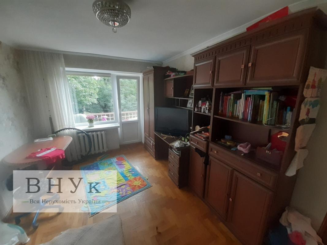 Продаж 2 кімнатної квартири 44 кв. м, Замкова вул. (Суворова) 14