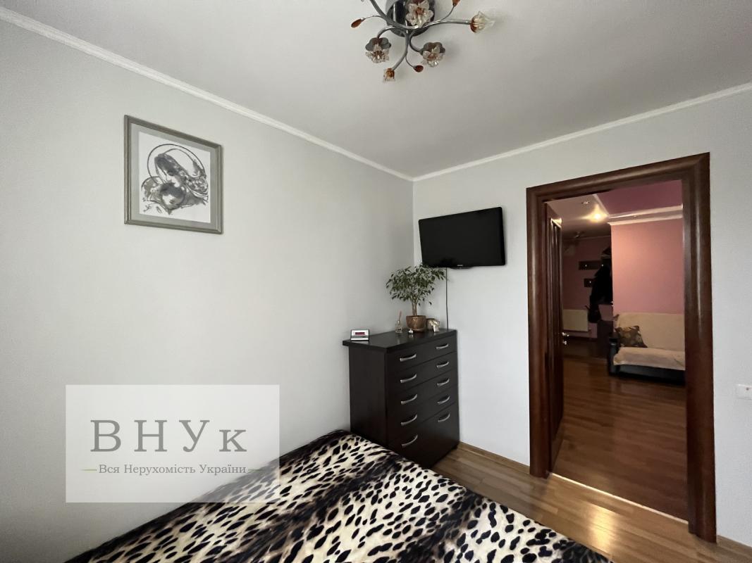 Продаж 2 кімнатної квартири 64 кв. м, Микулинецька вул.