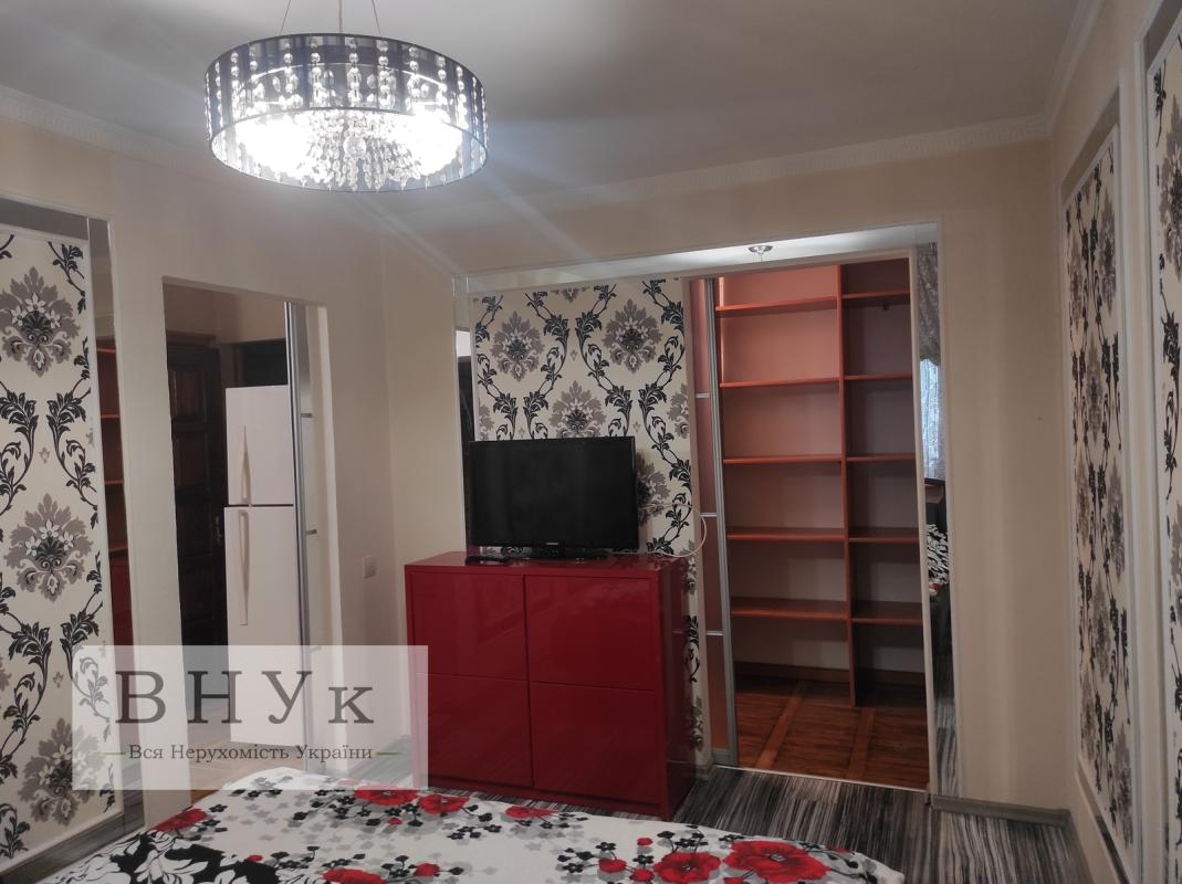 Продаж 3 кімнатної квартири 80 кв. м, Тролейбусна вул. 13