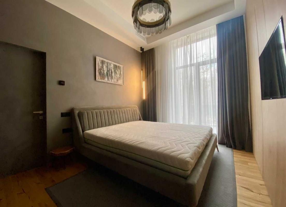 Long term rent 3 bedroom-(s) apartment Profesorska Street 4