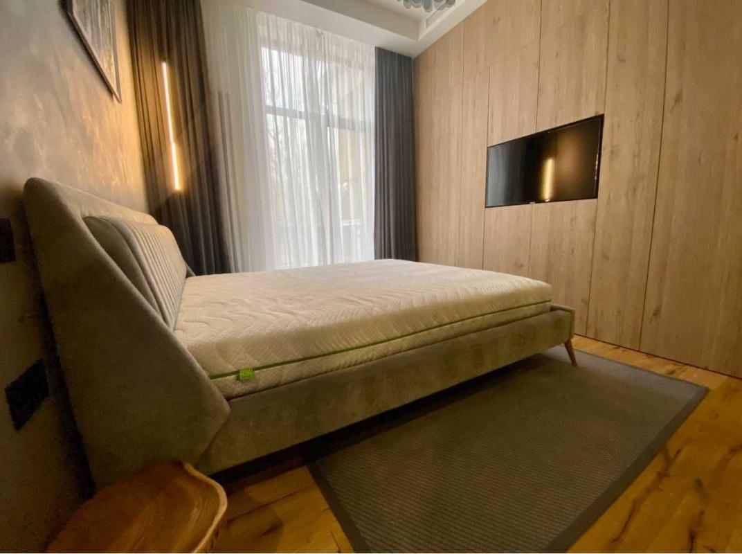 Long term rent 3 bedroom-(s) apartment Profesorska Street 4