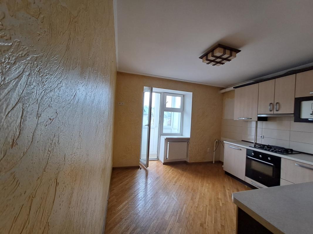 Sale 3 bedroom-(s) apartment 75 sq. m., Karpenka Street 42