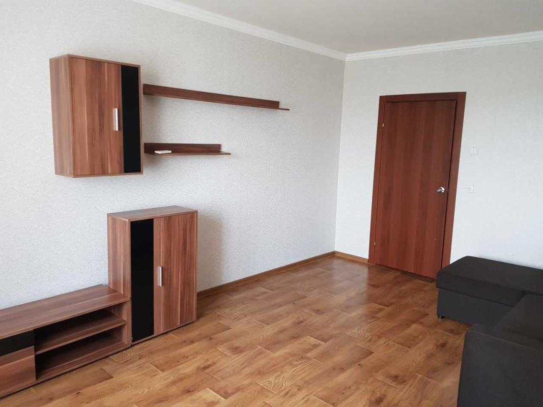 Long term rent 3 bedroom-(s) apartment Yasynuvatskyi Lane 11