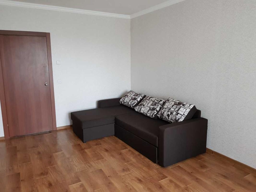 Long term rent 3 bedroom-(s) apartment Yasynuvatskyi Lane 11