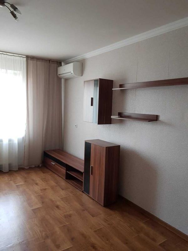 Long term rent 3 bedroom-(s) apartment Yasynuvatskyi Lane 11