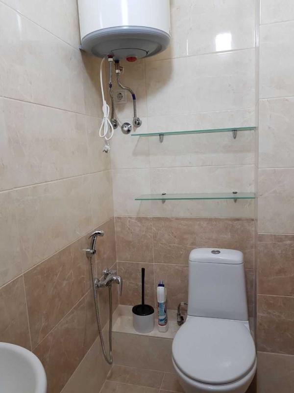 Long term rent 3 bedroom-(s) apartment Yasynuvatskyi Lane 11