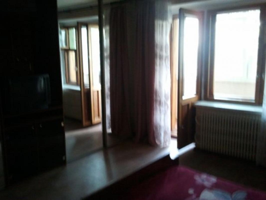 Long term rent 3 bedroom-(s) apartment Novomyasnytska street 6