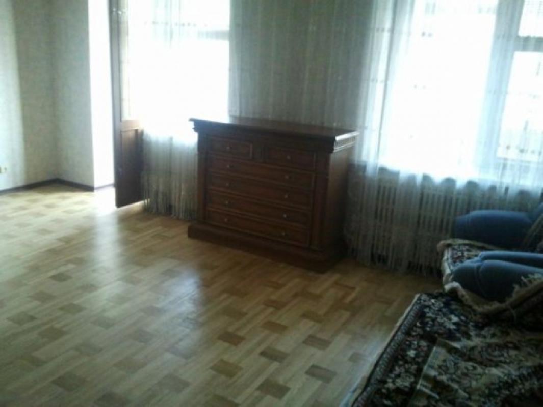 Long term rent 3 bedroom-(s) apartment Novomyasnytska street 6