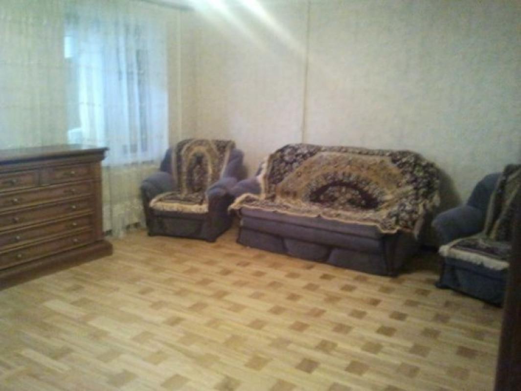 Long term rent 3 bedroom-(s) apartment Novomyasnytska street 6