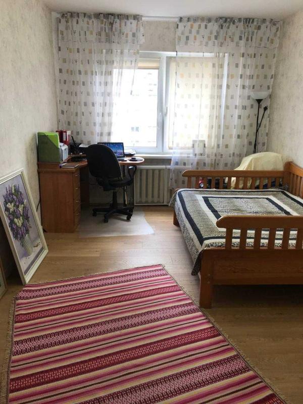 Long term rent 3 bedroom-(s) apartment Petra Hryhorenka Avenue 16