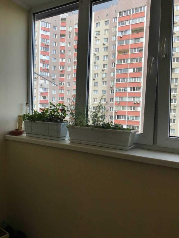 Long term rent 3 bedroom-(s) apartment Petra Hryhorenka Avenue 16