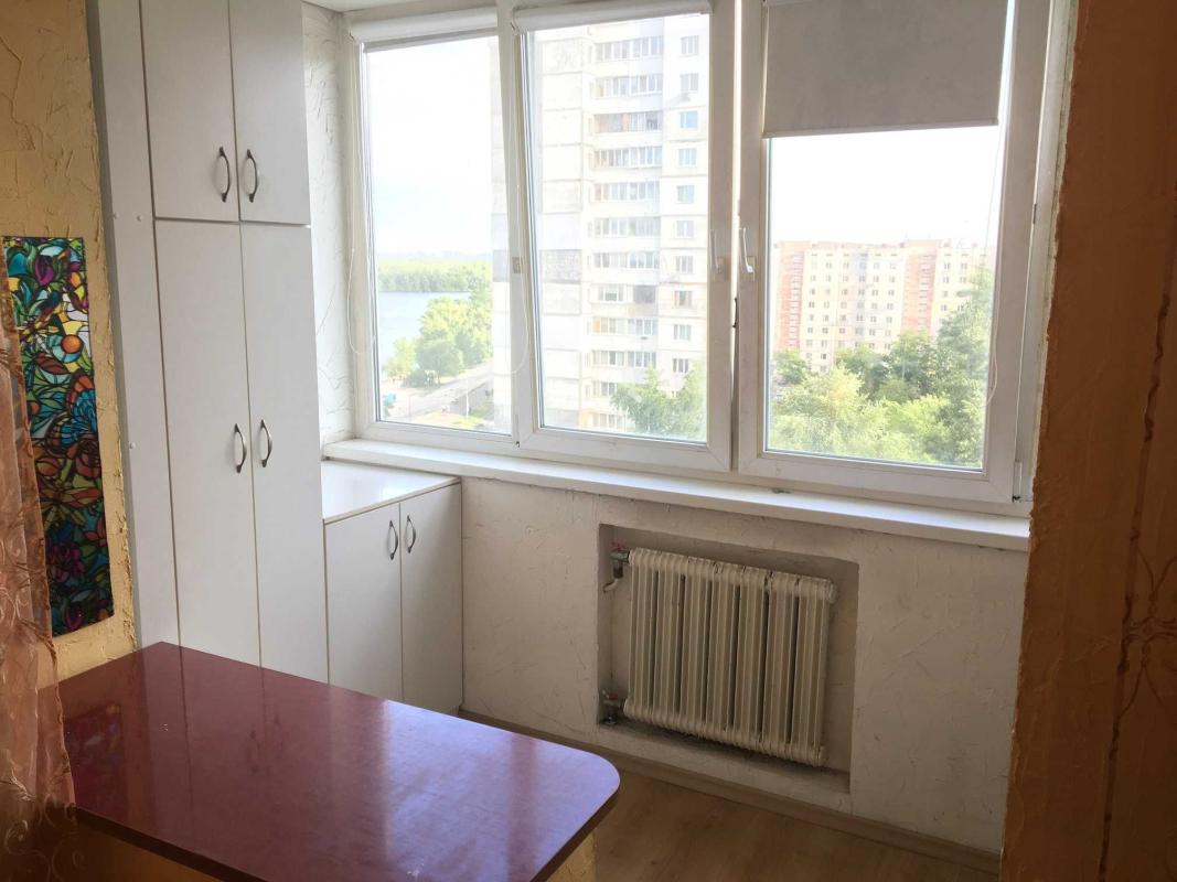Довгострокова оренда 2 кімнатної квартири Прирічна вул. 37