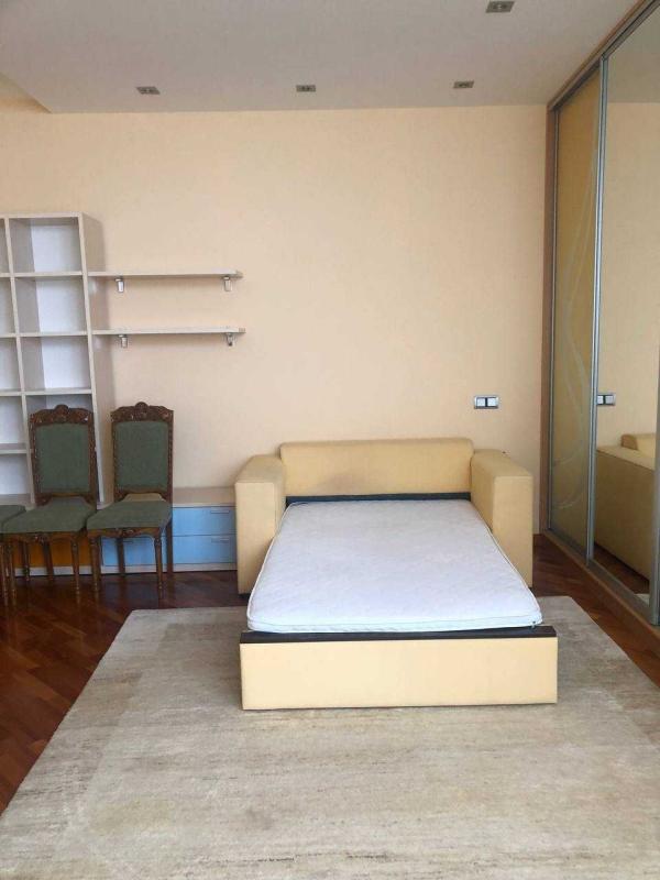 Long term rent 3 bedroom-(s) apartment Volodymyrska Street 49а