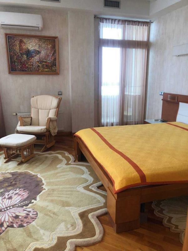 Long term rent 3 bedroom-(s) apartment Volodymyrska Street 49а